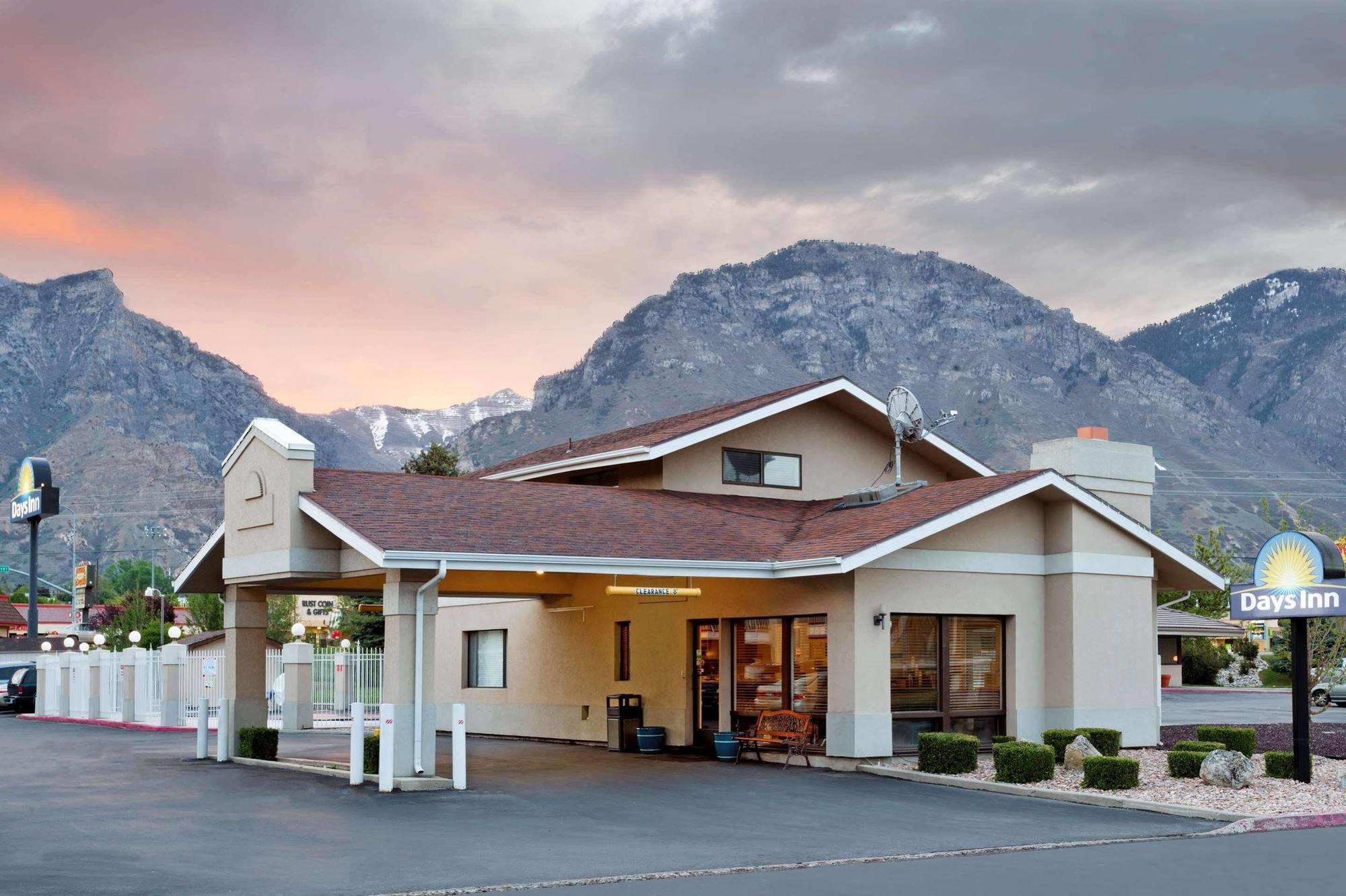 Days Inn By Wyndham Provo Exterior foto